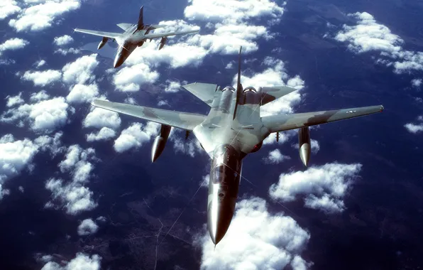 Картинка небо, облака, полет, пара, тактический бомбардировщик, крыло изменяемой стреловидности, General Dynamics F-111