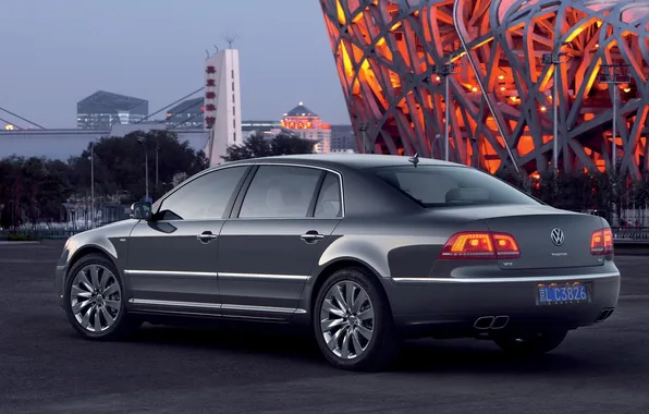 Картинка город, вечер, volkswagen, phaeton, фаэтон