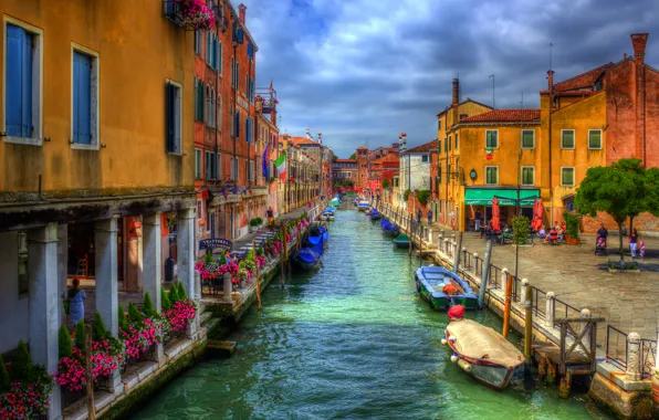 Небо, вода, цветы, тучи, дома, Венеция, канал, улочка