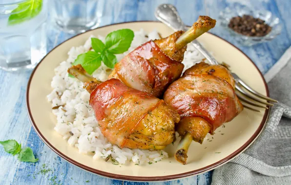 Рис, бекон, куриные ножки