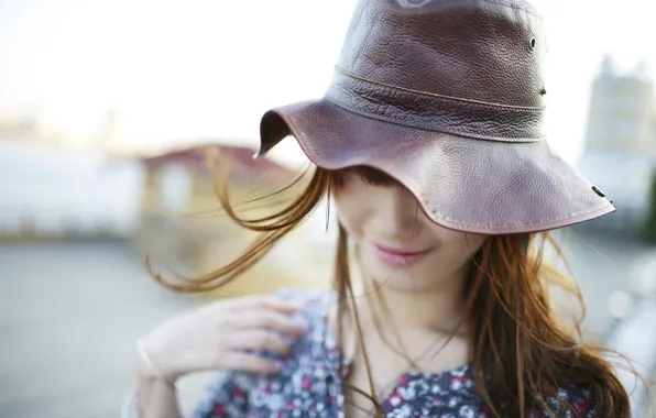 Картинка девушка, фон, ветер, обои, настроения, волосы, шляпа