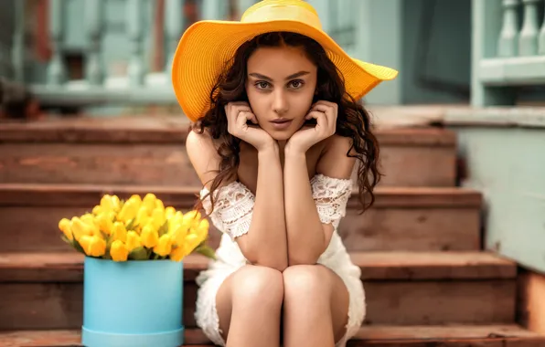 Девушка, шляпа, ножки, сидит, желтые тюльпаны, Natia Gachava