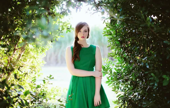Портрет, платье, зелёное