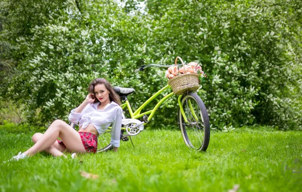 Картинка зелень, взгляд, деревья, цветы, велосипед, поза, парк, корзина
