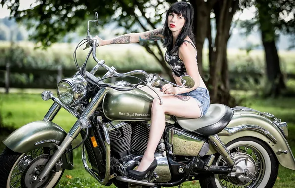 Картинка взгляд, девушка, мотоцикл