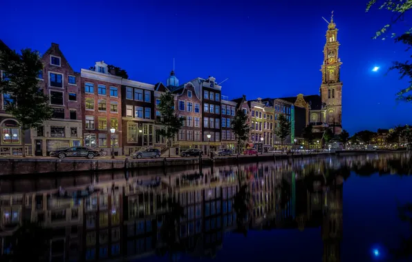 Картинка авто, машины, отражение, здания, Амстердам, церковь, канал, Нидерланды