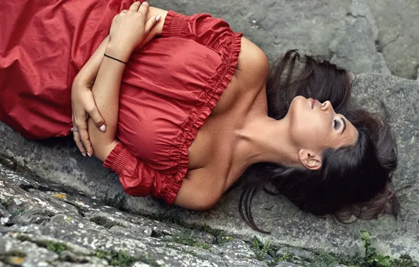 Девушка, поза, руки, декольте, красное платье, плечи, закрытые глаза, Антон Артюшин