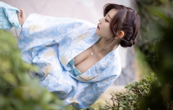 Картинка girl, sexy, cleavage, boobs, beautiful, short hair, pretty, garden