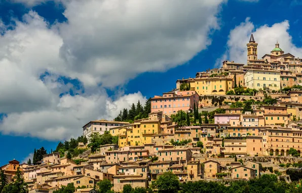 Картинка облака, здания, дома, склон, Италия, панорама, городок, Italy
