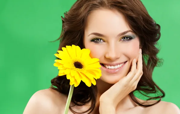 Картинка цветок, девушка, желтый, лицо, зеленый, улыбка, фон, прическа