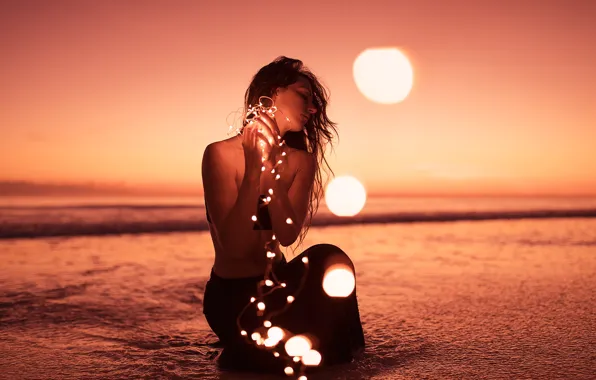 Девушка, гирлянда, в воде