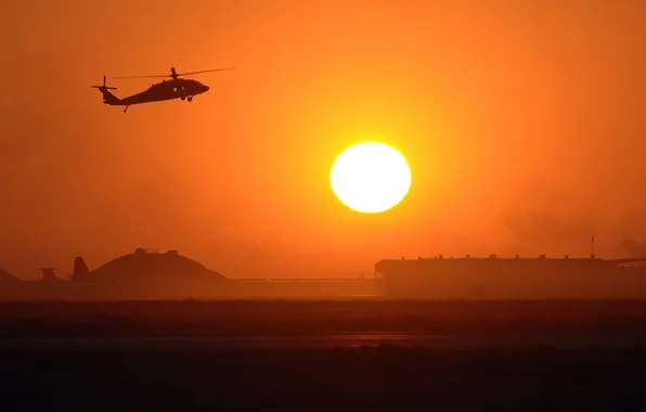 Картинка солнце, закат, вертолет, строения, черный ястреб, black howk