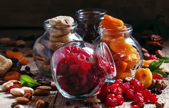 Орехи, изюм, инжир, курага, сухофрукты