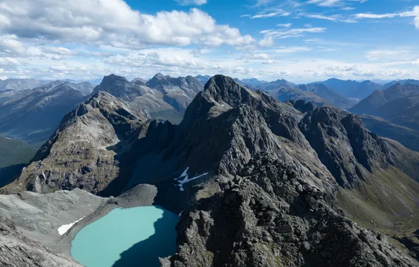 Облака, горы, озеро