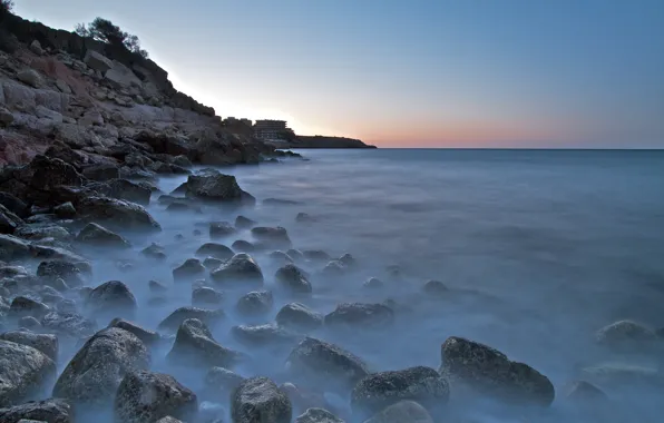 Картинка море, небо, камни, скалы, берег, здания