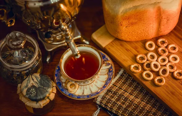 Чай, самовар, сушки