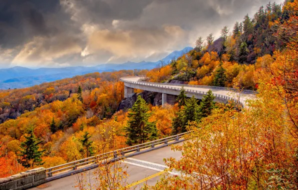 Картинка дорога, осень, пейзаж, горы, тучи, мост, природа, США