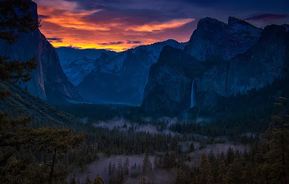 Картинка лес, небо, горы, ночь, тучи, водопад, США, Yosemite National Park