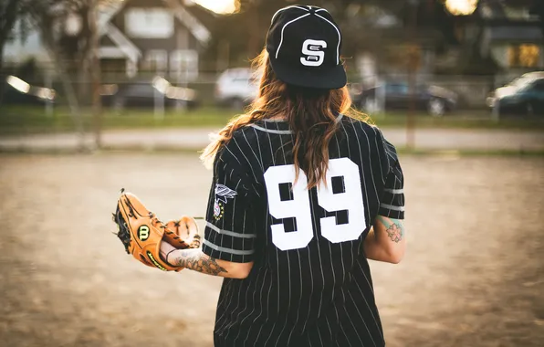 Картинка девушка, бейсбол, тату, форма, перчатка, татуировки, бейсболка