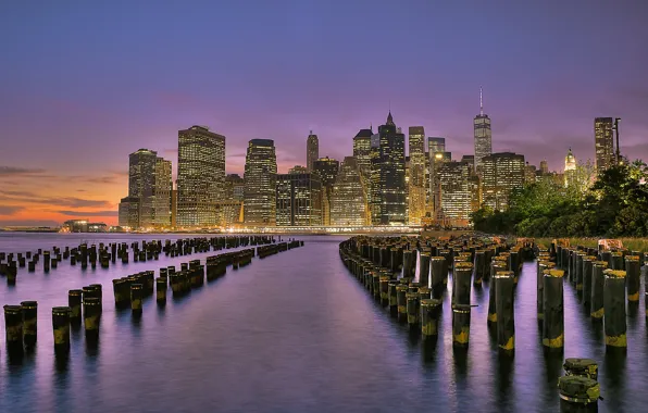 Картинка небо, закат, город, огни, река, берег, здания, Нью-Йорк