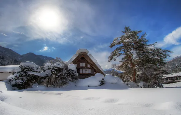 Картинка зима, солнце, облака, снег, горы, дом, дерево, долина