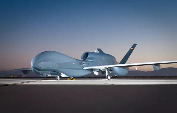 Аэродром, стратегический, БПЛА, разведывательный, Euro Hawk, Германский, RQ-4