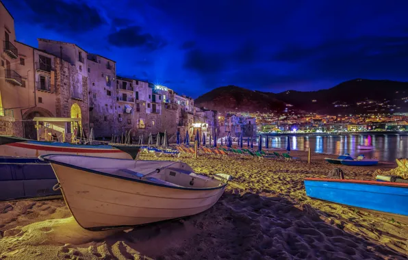 Картинка песок, пляж, ночь, огни, лодка, дома, Италия, Сицилия