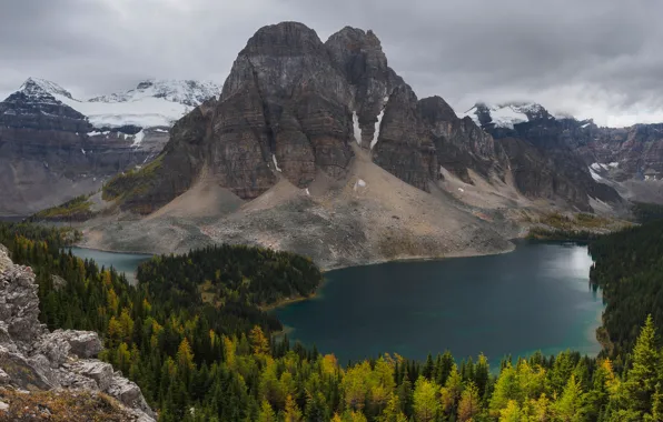 Картинка небо, деревья, горы, тучи, природа, пасмурно, скалы, Канада