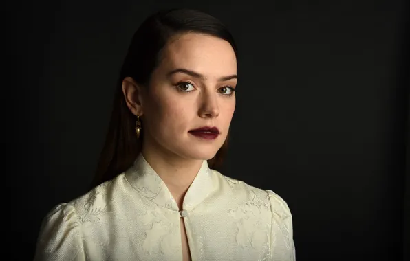 Картинка взгляд, поза, макияж, актриса, прическа, hair, Daisy Ridley, Дэйзи Ридли