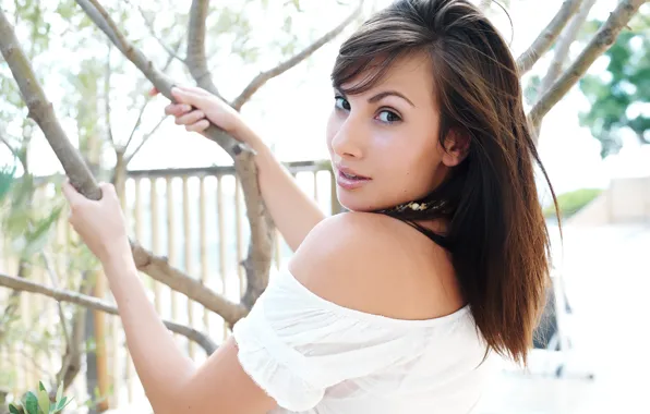 Model, Pose, Outside, Looking Over Shoulder, Connie Carter
