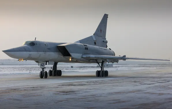 Картинка бомбардировщик, аэродром, ракетоносец, сверхзвуковой, дальний, Ту-22М