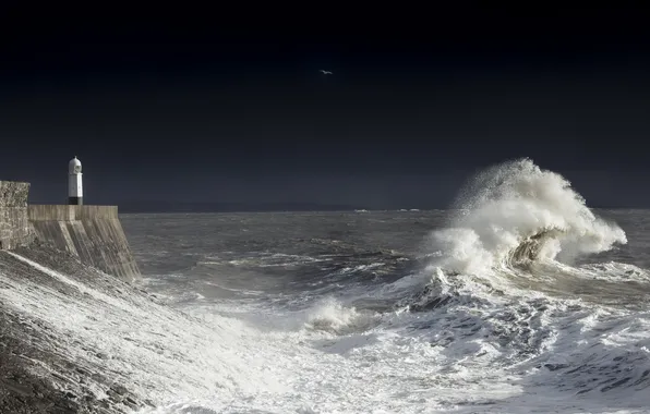Картинка waves, storm, nature, beauty, lighthouse, dark skies, Bristol channel surf