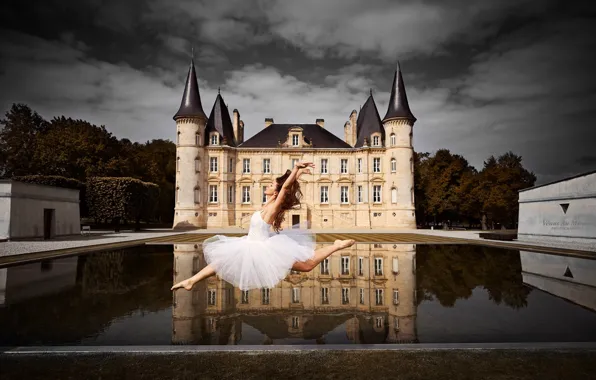Картинка вода, девушка, отражение, замок, настроение, Франция, танец, балерина