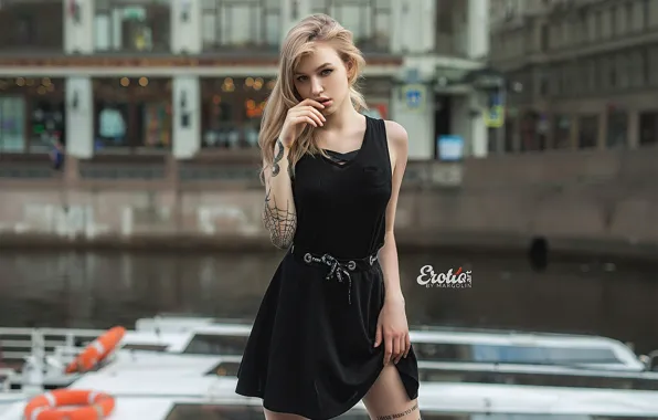 Картинка girl, dress, legs, photo, photographer, blue eyes, model, tattoo