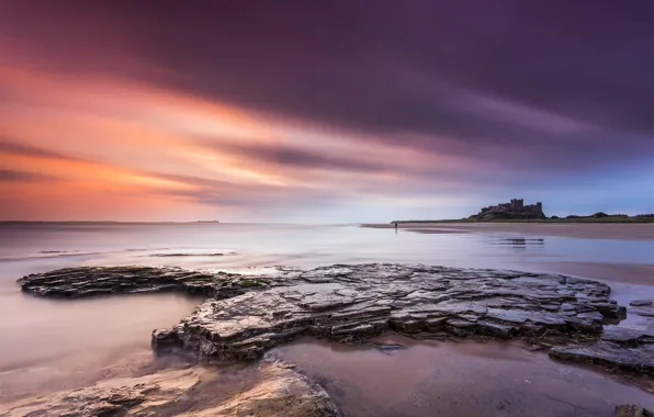 Картинка море, пляж, камни, Англия, утро, графство Нортумберленд, замок Бамборо