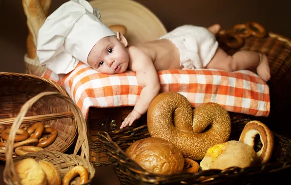 Картинка дети, малыш, хлеб, лежит, бублики, булки, ребёнок, колпак