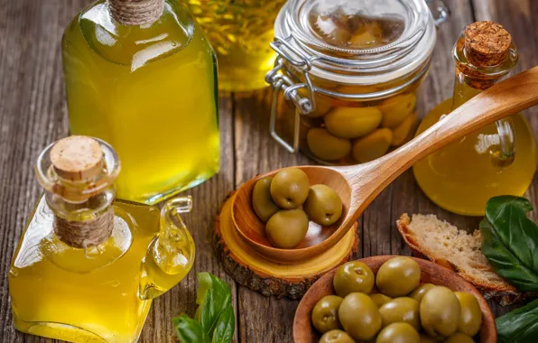 Зелень, доски, ложка, бутылки, банки, оливки, растительное масло