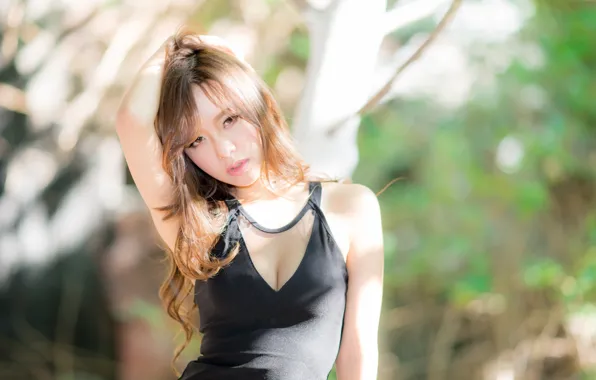 Поза, азиатка, черное платье, жест, brown eyes, размытый фон, карие глаза, asian