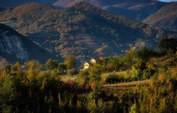 Картинка лес, солнце, деревья, горы, Италия, домик, Abruzzi, Penne
