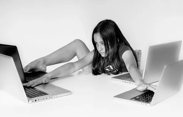 Девушка, руки, нога, ноуты, Social networking