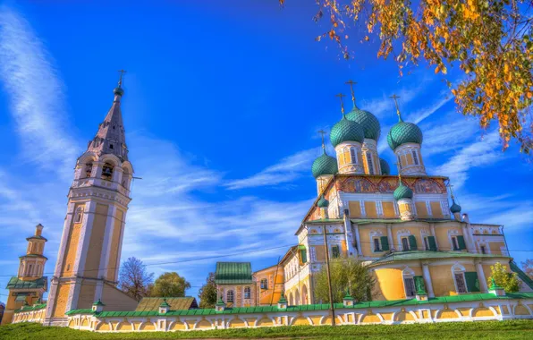 Церковь, купола, колокольня