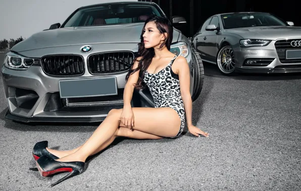 Авто, взгляд, BMW, азиатка, Эротика, красивая девушка, сидит над машиной