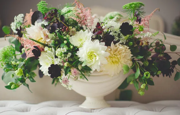 Картинка цветы, букет, ваза, белые, хризантемы, много, разные, композиция