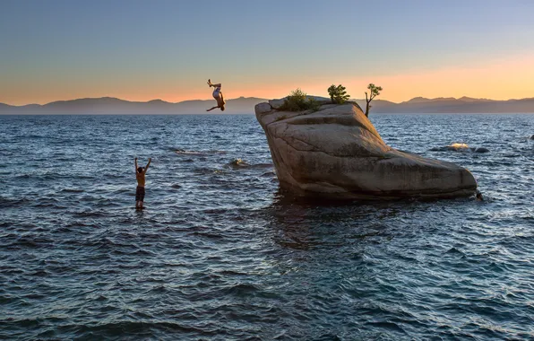 Дети, скала, озеро, купаются, Lake Tahoe, Bonsai Rock