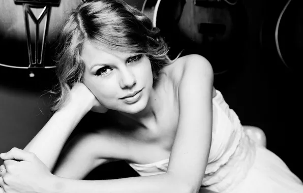 Взгляд, улыбка, черно-белая, чёрно-белая, певица, Taylor Swift, black and white, Свифт Тейлор