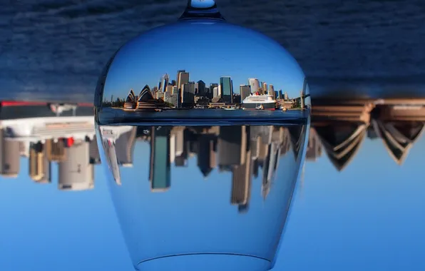Картинка пролив, бокал, Сидней, небоскрёбы, перевёрнутый мир
