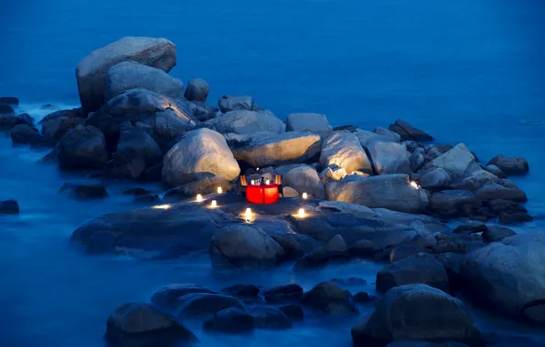 Картинка камни, океан, романтика, вечер, свечи, фонари, столик