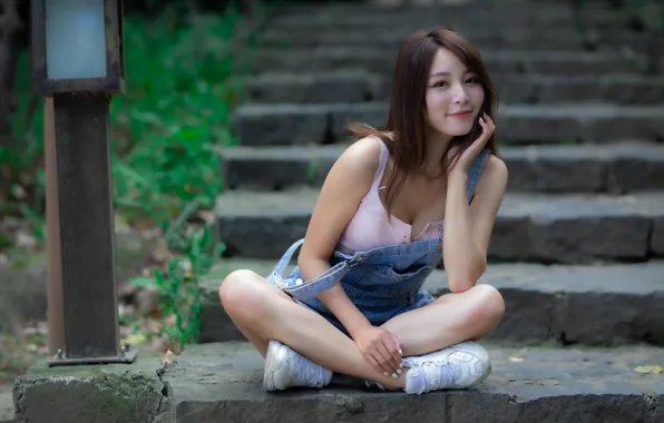 Поза, улыбка, ступеньки, азиатка, brown eyes, красивая девушка, smile, большая грудь