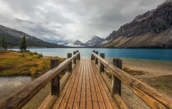 Alberta, Canadian Rockies, Bow Lake, Misty Morning