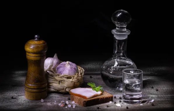 Темный фон, хлеб, алкоголь, натюрморт, водка, бутерброд, предметы, рюмка